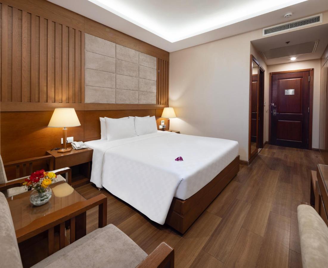 Premium Deluxe Double with Window + Free Minibar,1323816253:JPEG