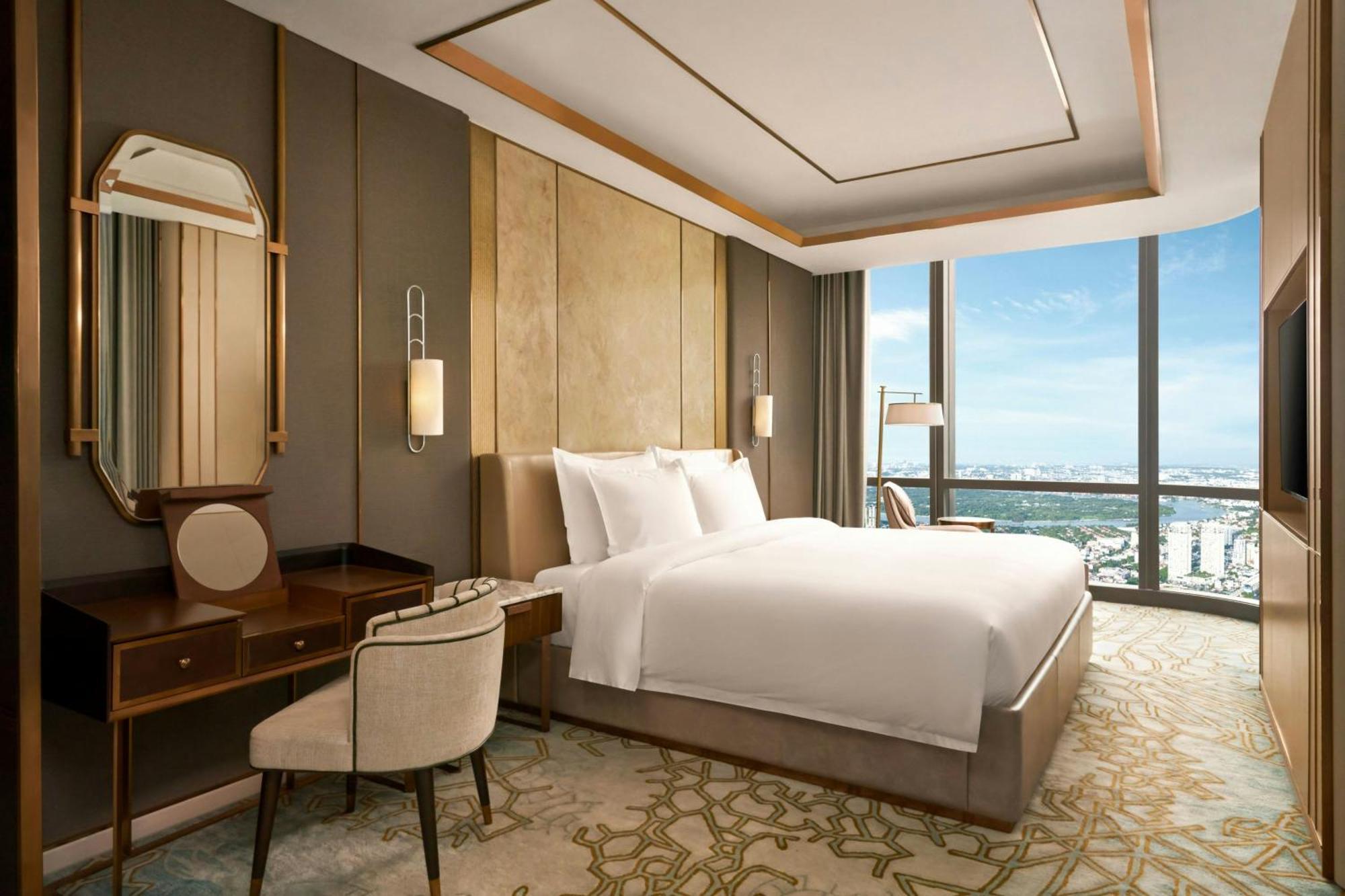 Landmark Panoramic King Suite Club Lounge Access,1643205981:JPEG