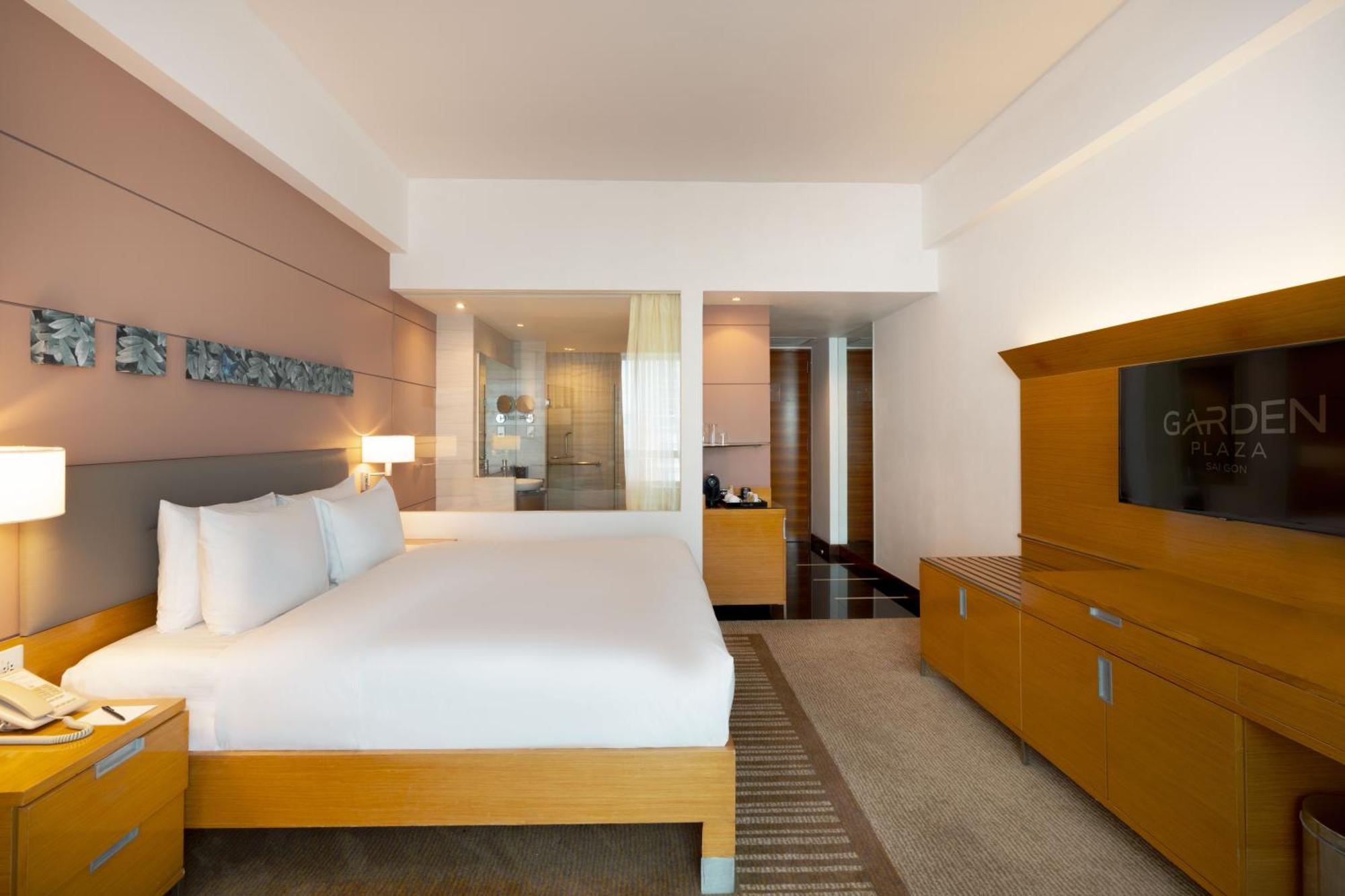 Orchid Deluxe Airport Transfers 4 Pieces of Laundry Daily Evening Cocktail B