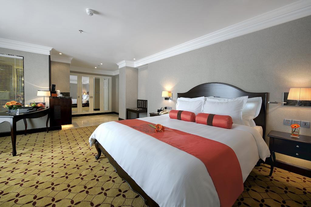 Club Executive Suite,1213479850:JPEG
