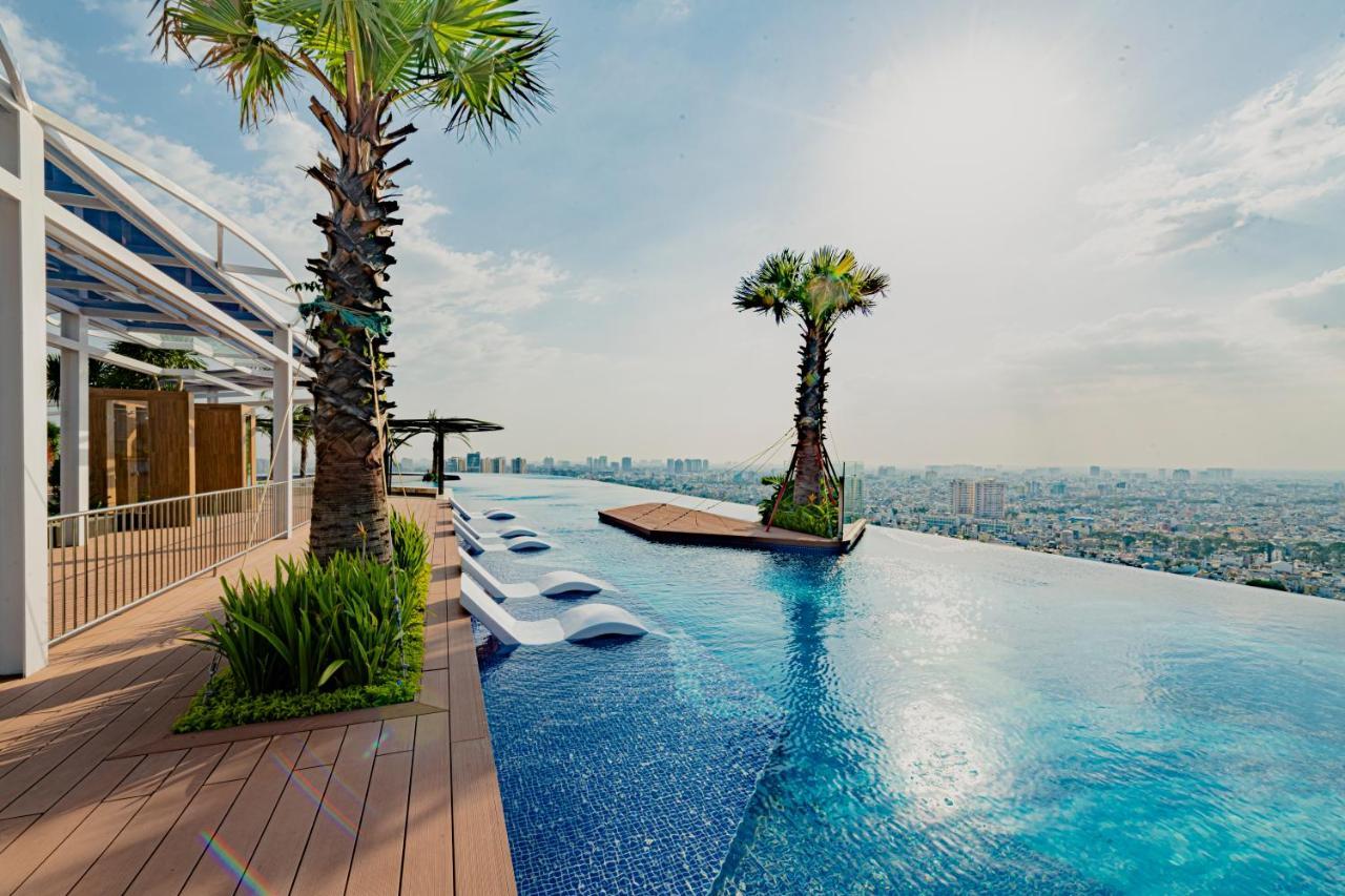 Deluxe King Room – City View